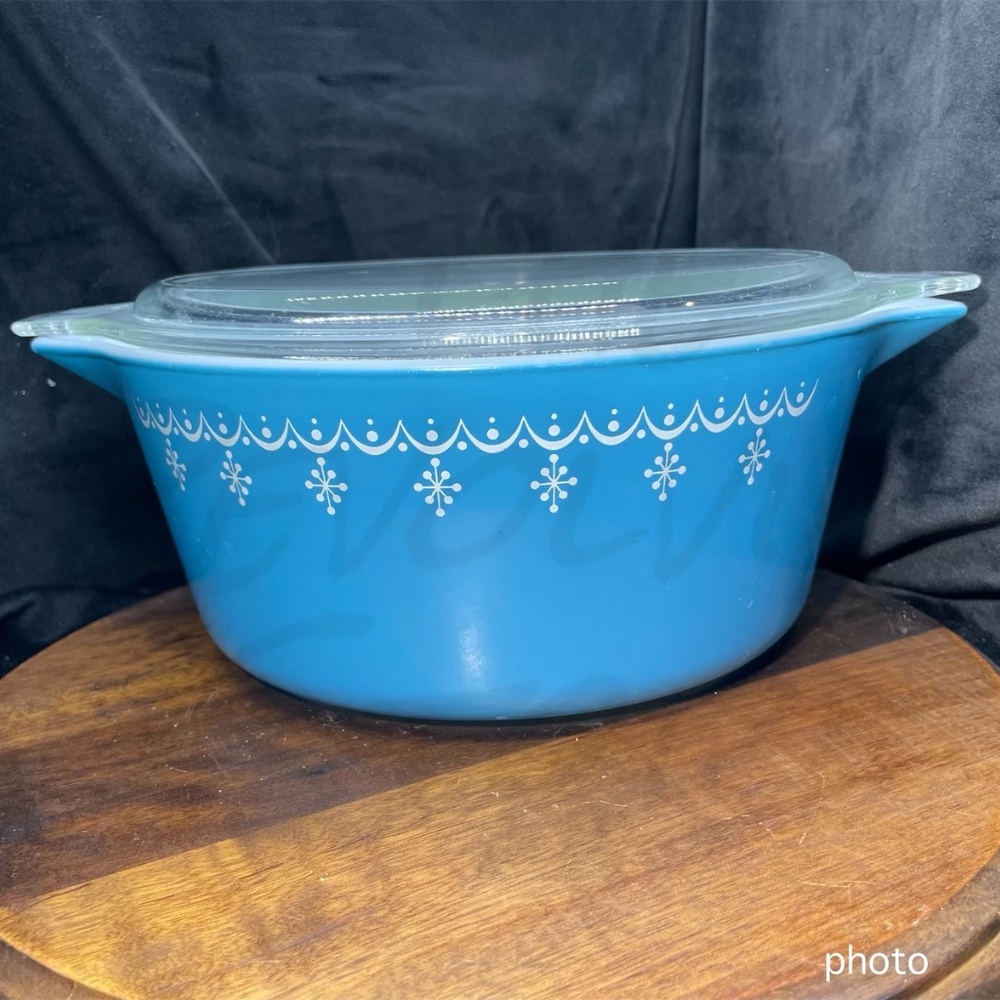 Pyrex 476 Snowflake Garland w/Lid